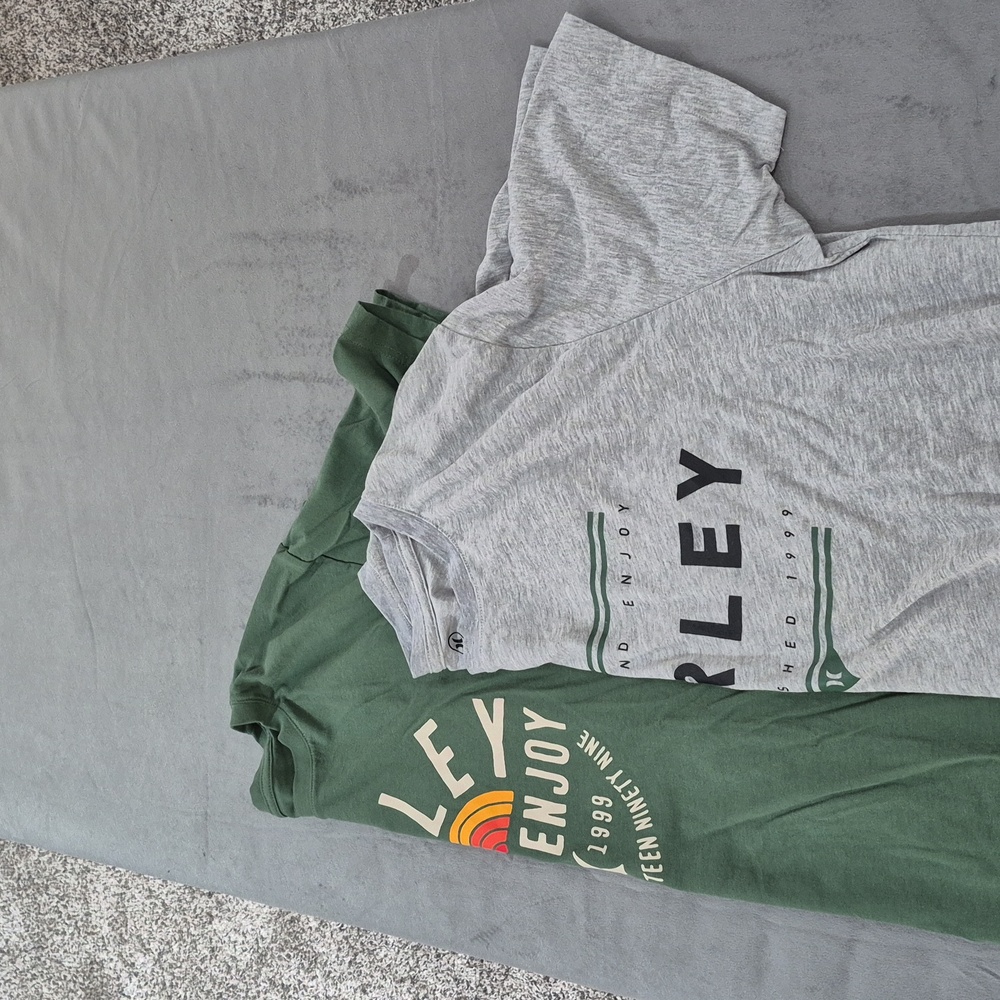 Hurley t-shirts - Picture 2 of 3
